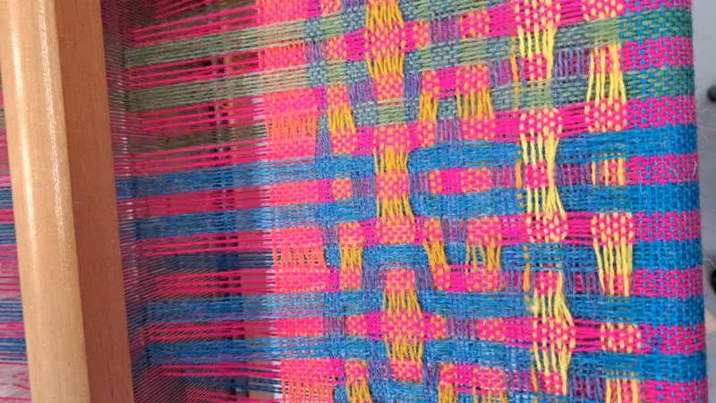 Deflected Double Weave sample showing intricate two-colour pattern